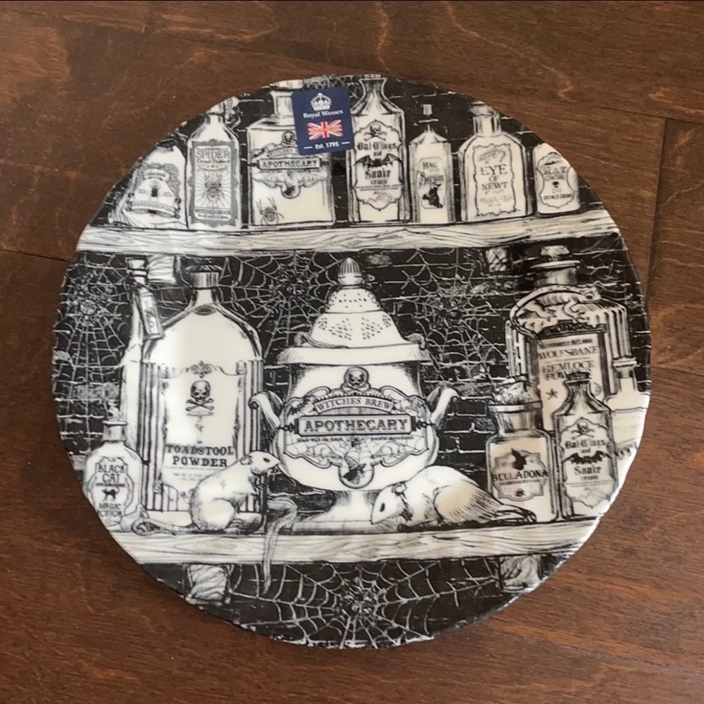 Royal Wessex Halloween 2 Dinner Plates Black & White Apothecary Potion - Picture 2 of 2